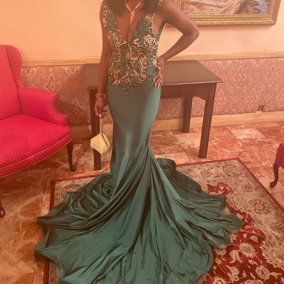 Prom dress - Picture 2 of 6